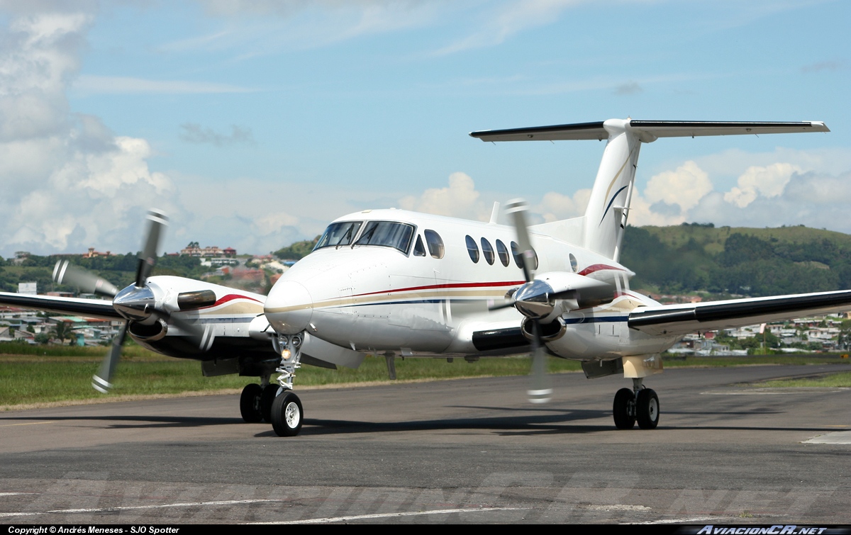 TI-TCT - Beechcraft Super King Air B200 - Privado (Teletica)