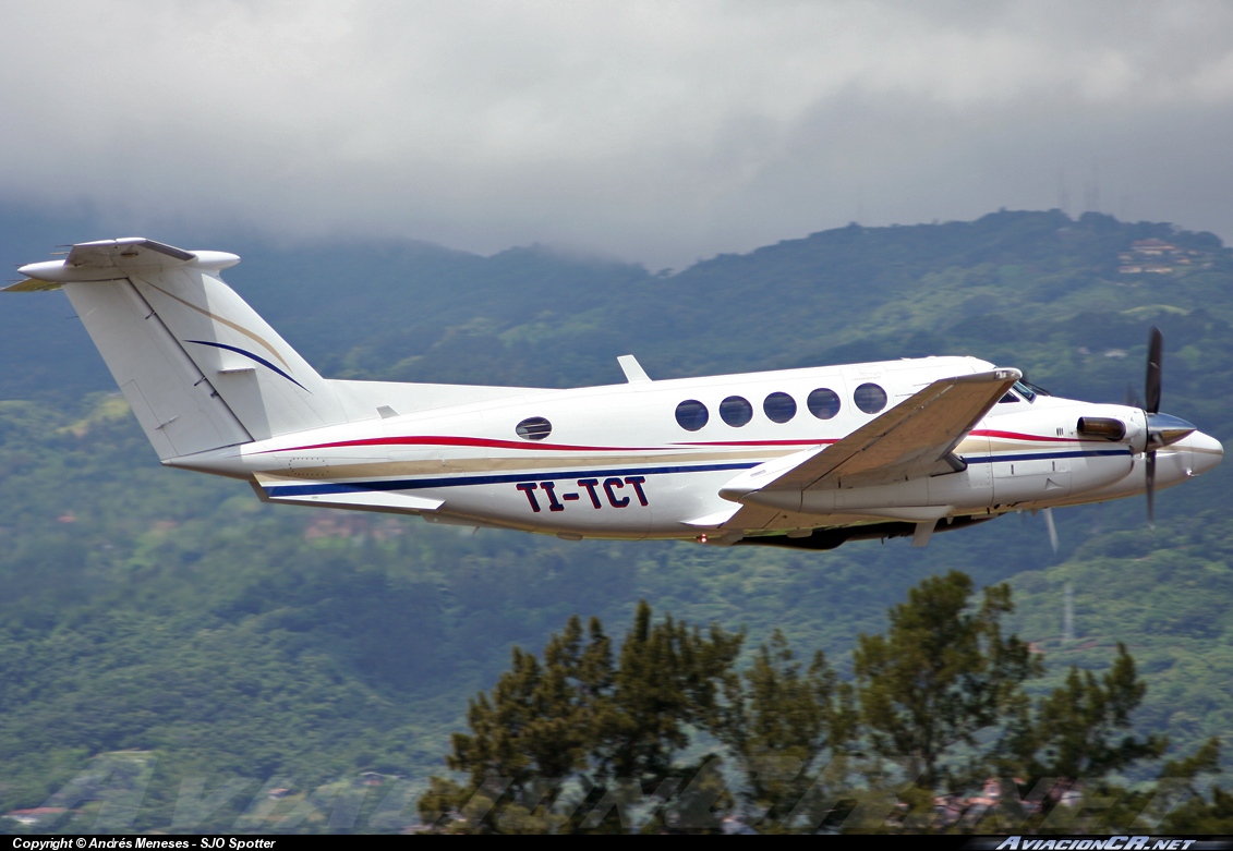 TI-TCT - Beechcraft Super King Air B200 - Privado (Teletica)