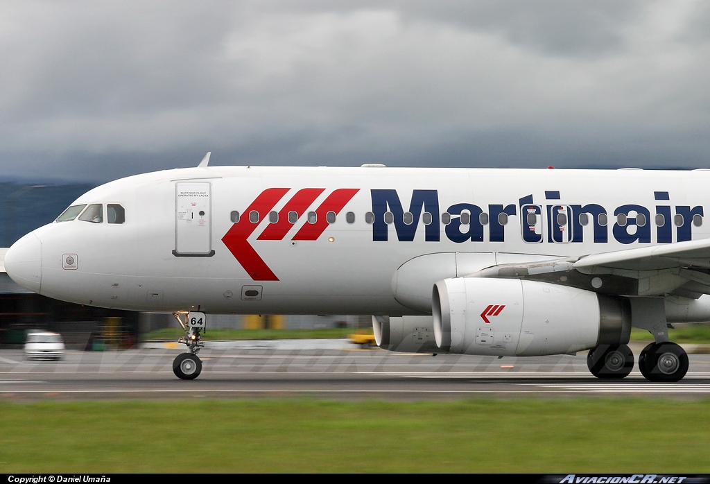 N464TA - Airbus A320-233 - Martinair