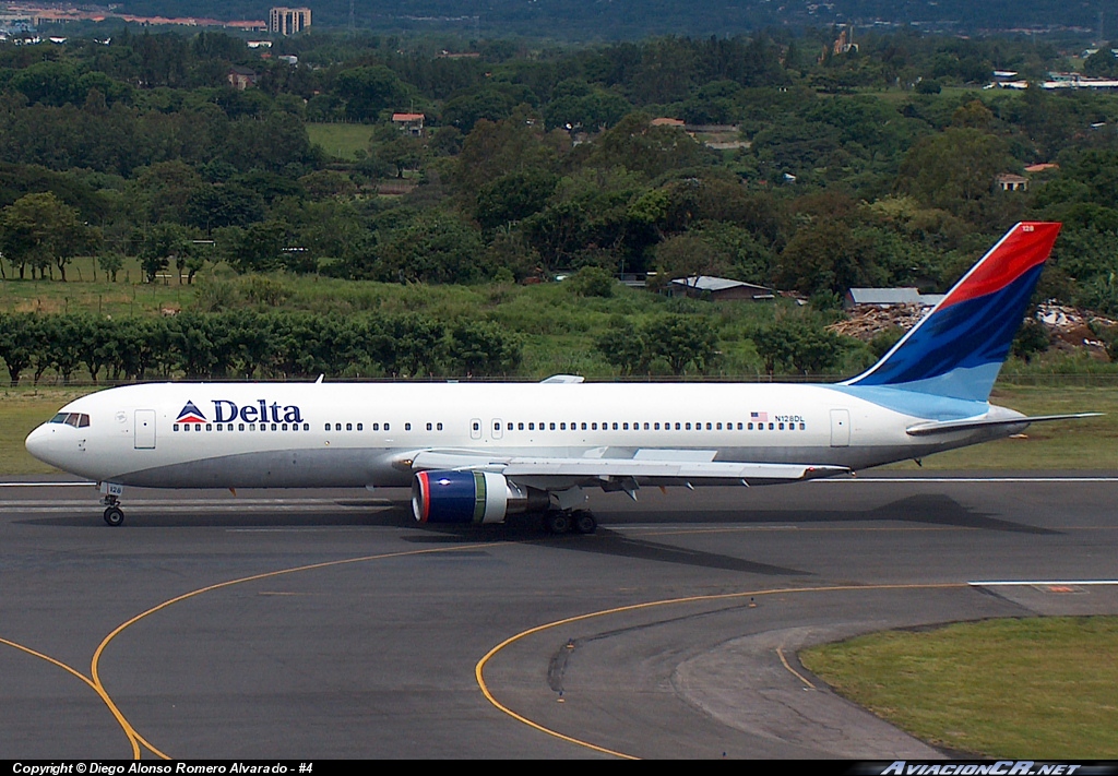 N128DL - Boeing 767-332 - Delta Air Lines