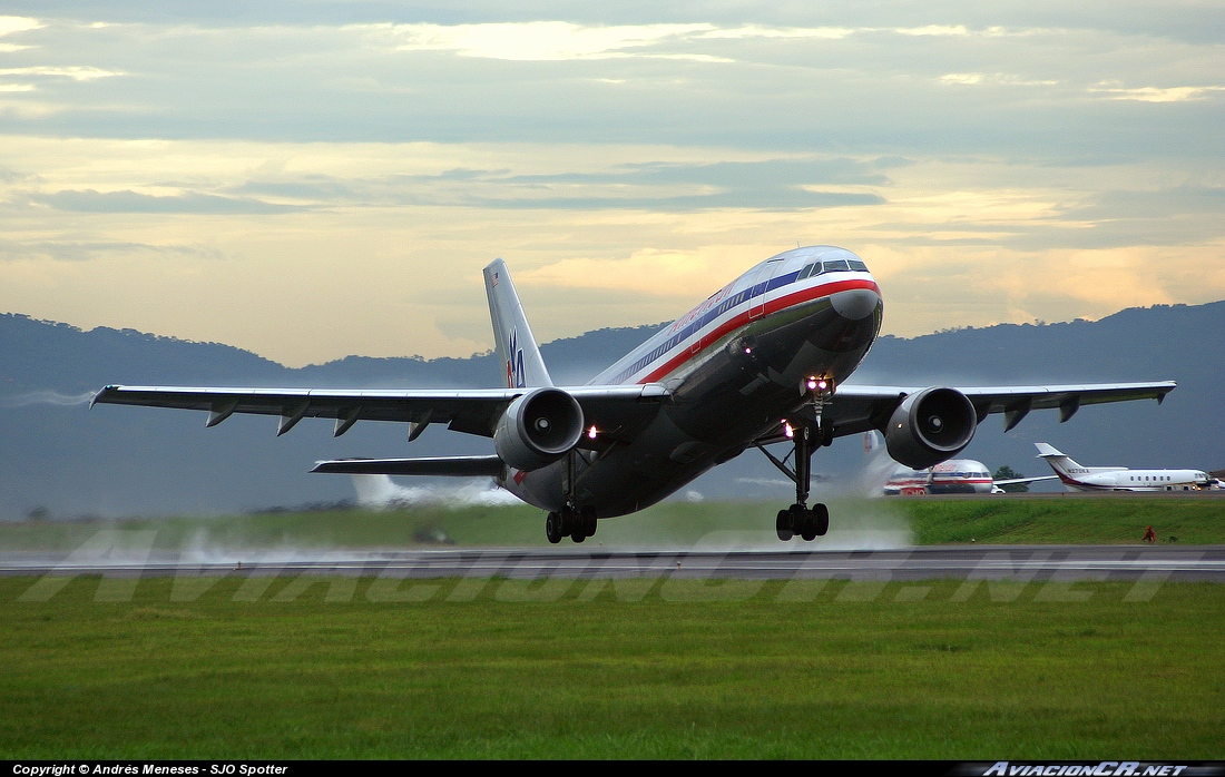 N8067A - Airbus A300B4-605R - American Airlines