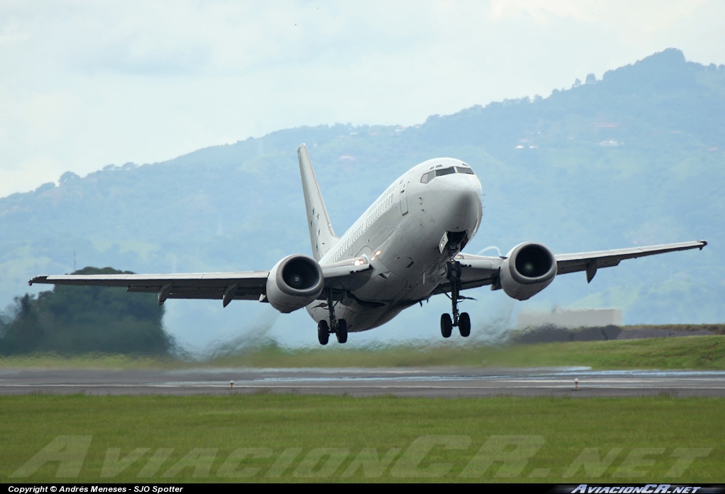 EC-IOR - Boeing 737-382 - Hola Airlines