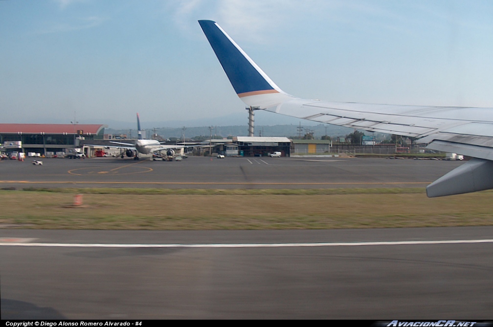 N37273 - Boeing 737-824 - Continental Airlines