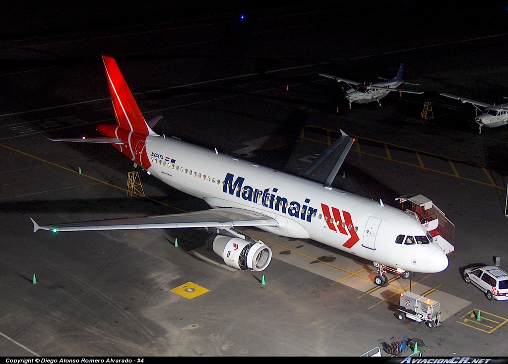 N464TA - Airbus A320-233 - Martinair