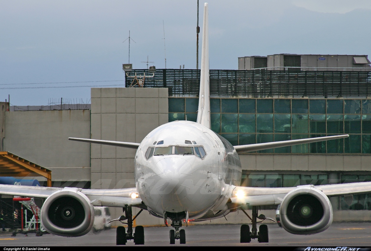 EC-IOR - Boeing 737-382 - Hola Airlines