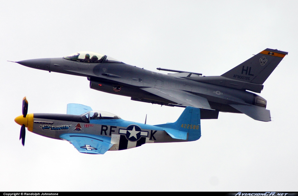 N2580 - North American P-51D - Mustang- Six Shooter - Privado