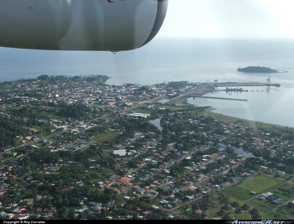 TI-AZD - De Havilland Canada DHC-6-300 Twin Otter - Nature Air