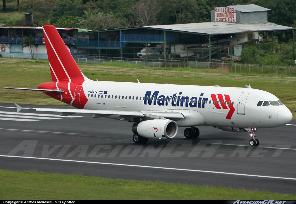 N464TA - Airbus A320-233 - Martinair