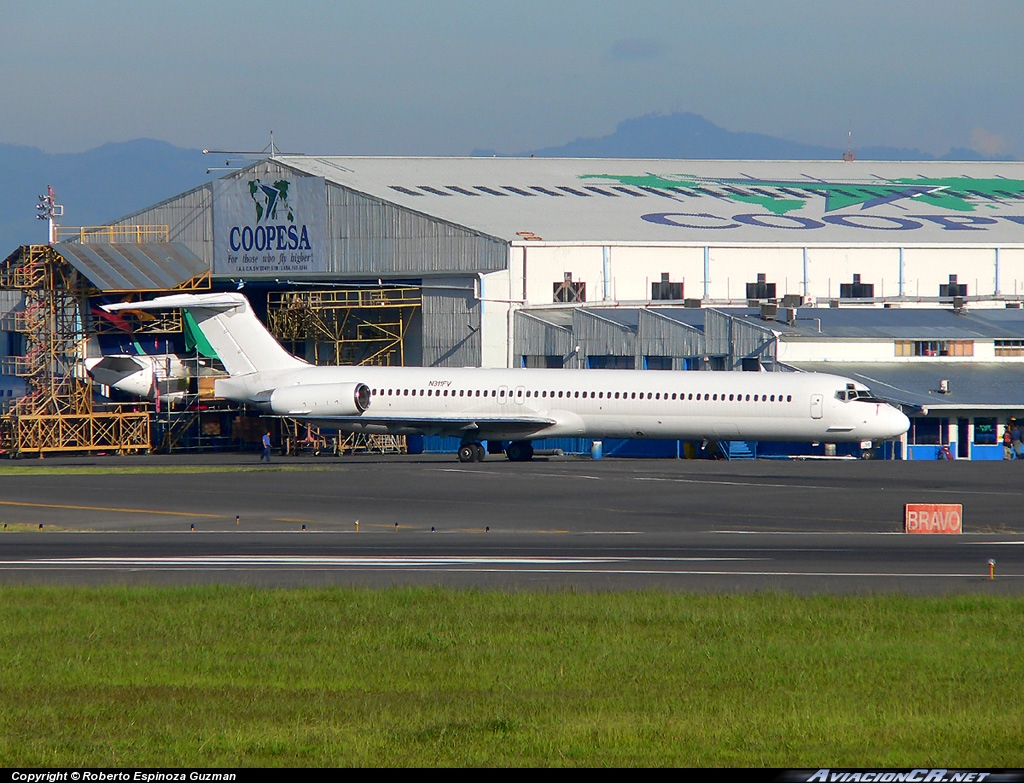 N311FV - McDonnell Douglas MD-83 - US Marshals Service