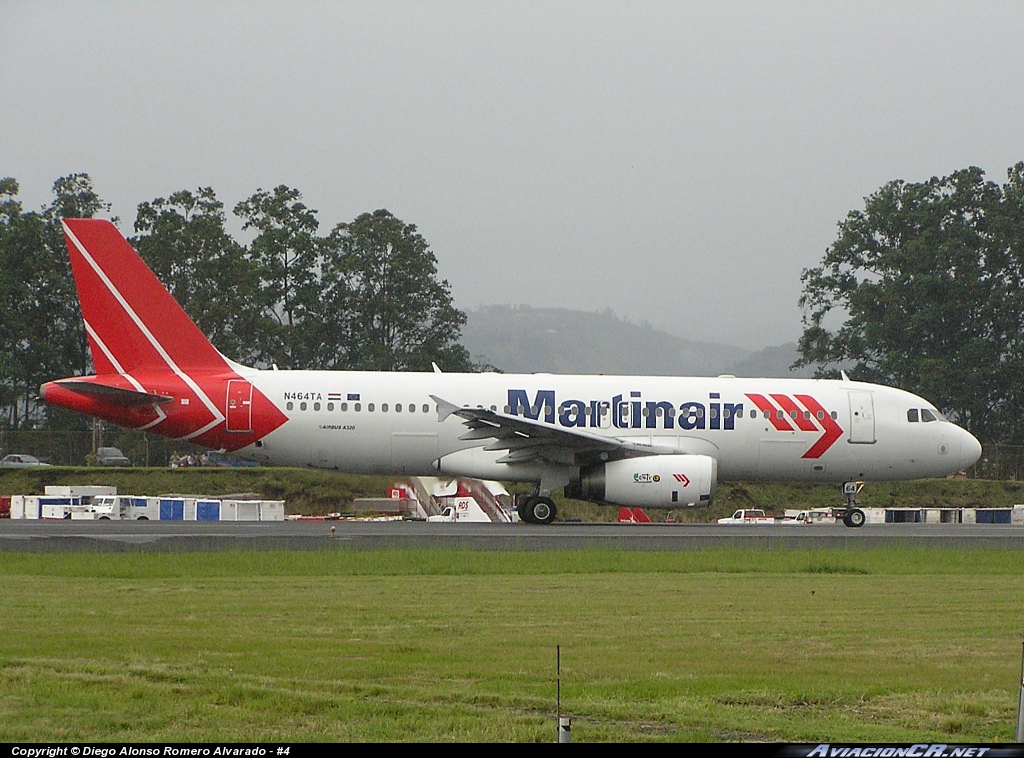 N464TA - Airbus A320-233 - Martinair