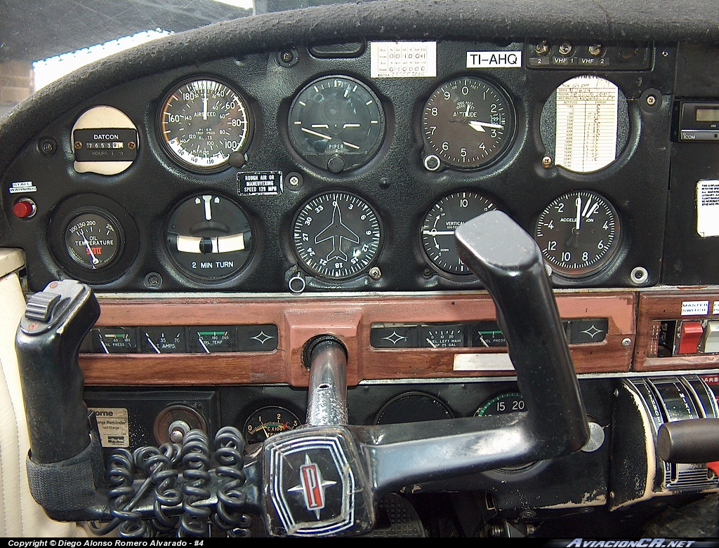 TI-AHQ - Piper PA-28-180 Cherokee D - Aerotica Escuela de Aviación