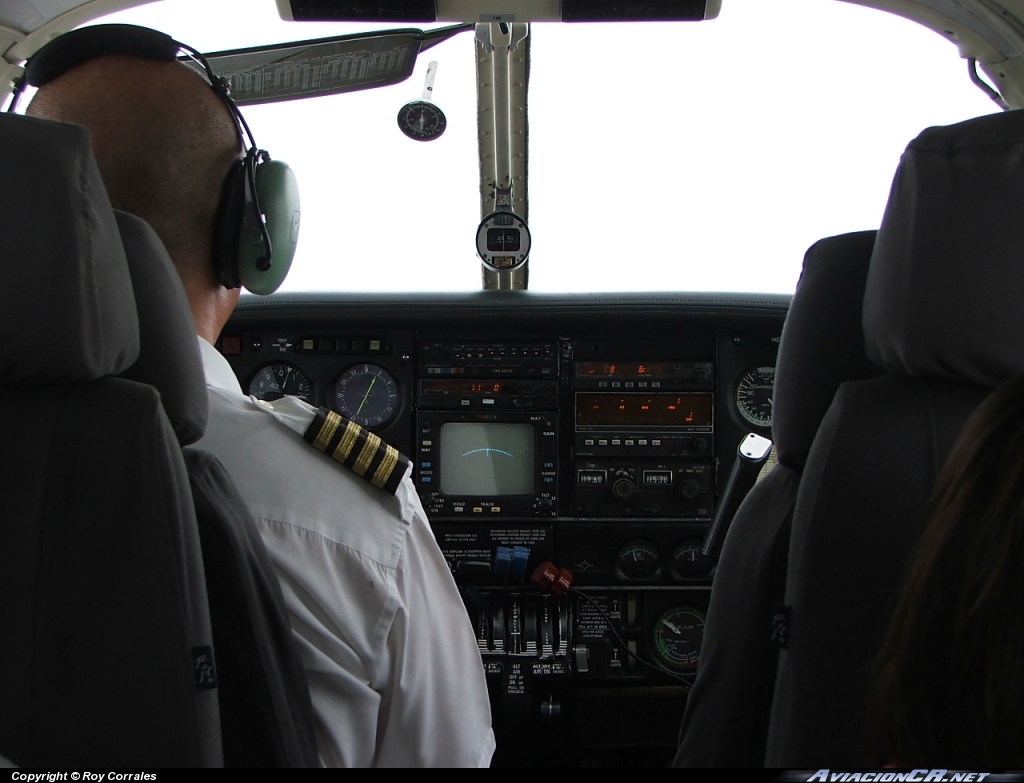 TI-AUA - Piper PA-34-200T Seneca II - Aerobell