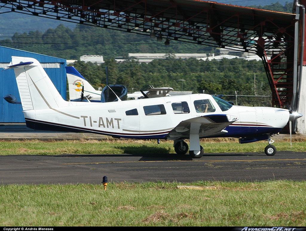 TI-AMT - Piper PA-32RT-300 Lance II - Privado