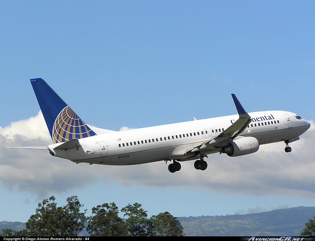 N26210 - Boeing 737-824 - United (Continental Airlines)