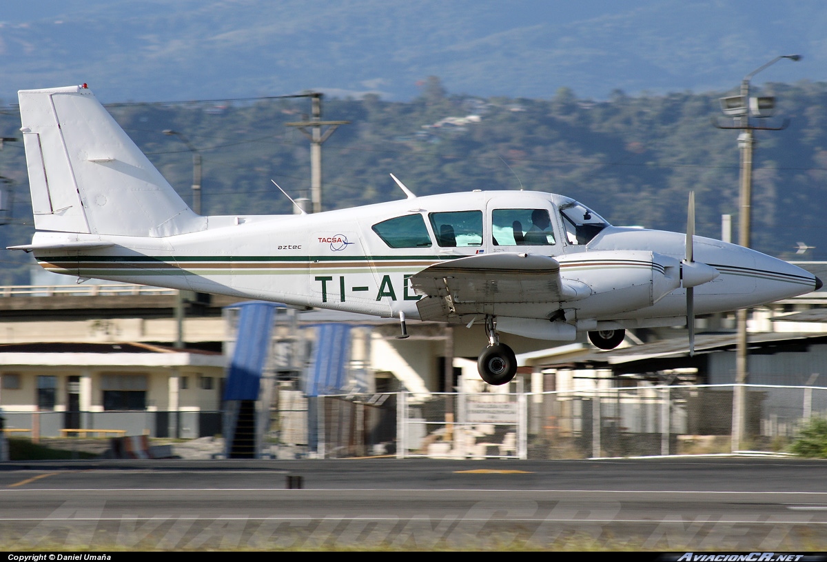 TI-ADK - Piper PA-23-250 Aztec C - TACSA