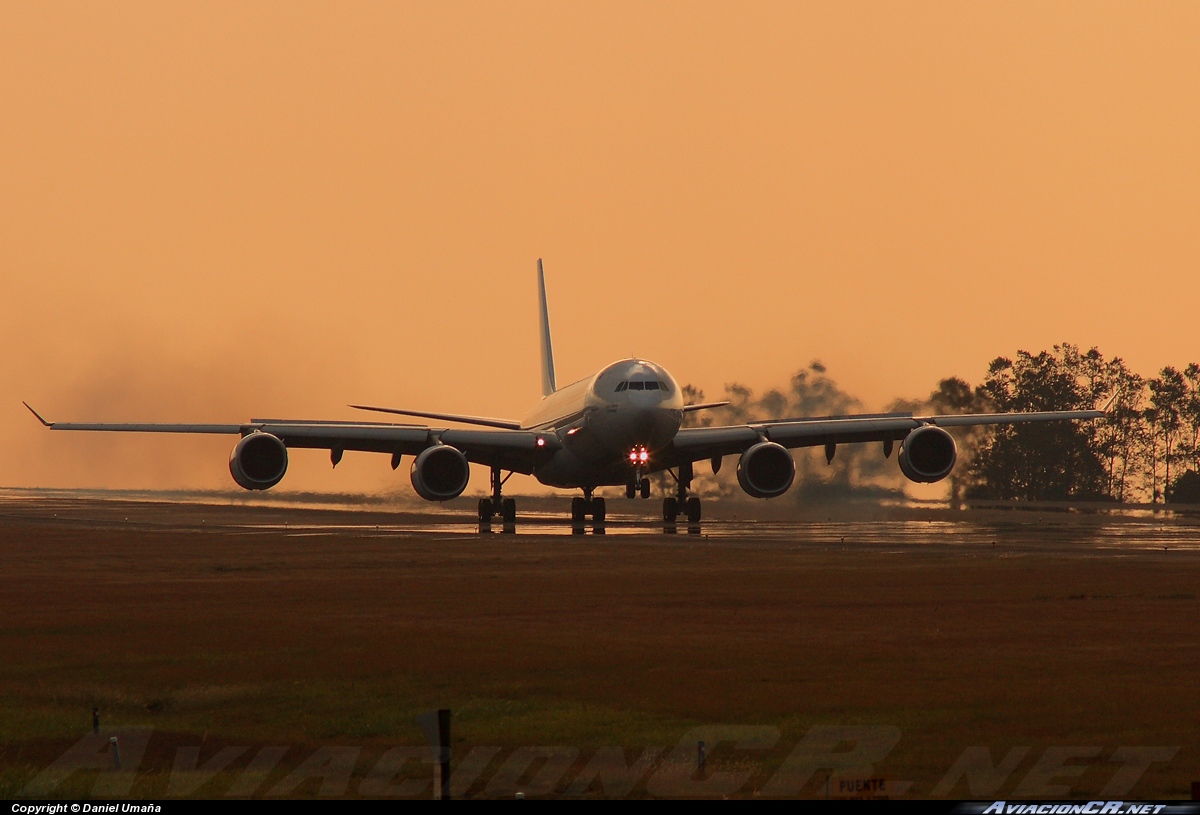 EC-IOB - Airbus A340-642 - Iberia