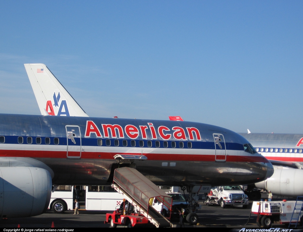 N194AA - Boeing 757-223 - American Airlines