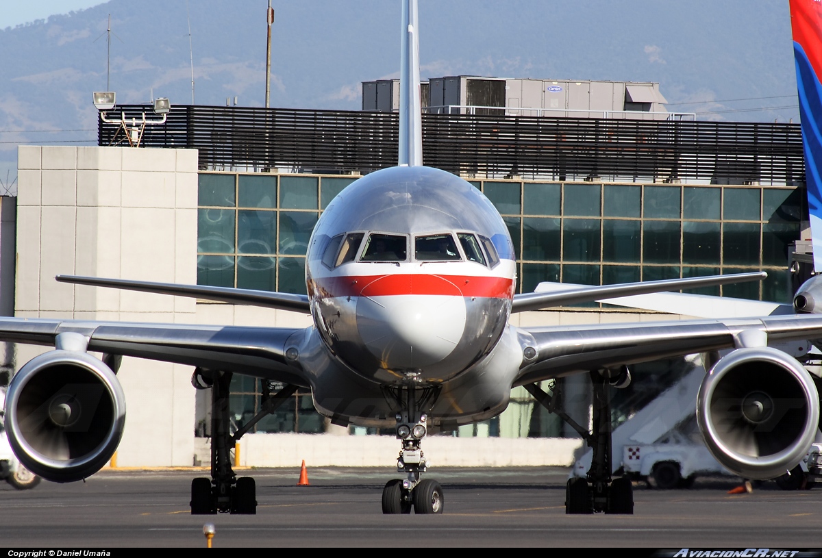 N688AA - Boeing 757-223 - American Airlines
