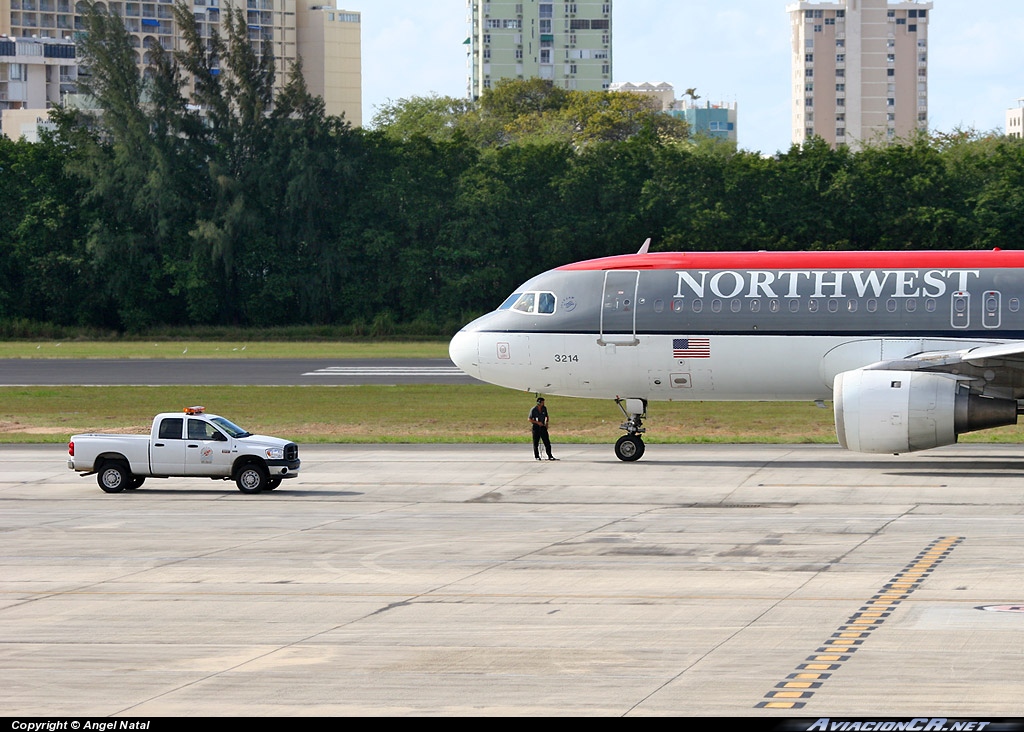 N314US - Airbus A320-211 - Northwest Airlines