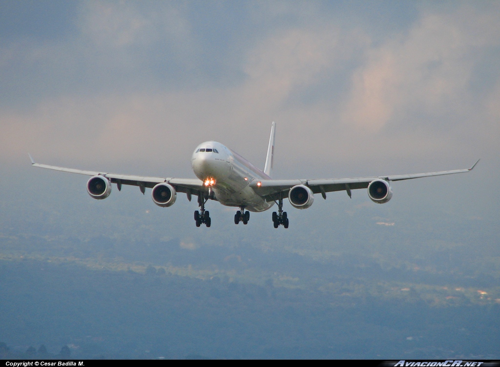 EC-IZX - Airbus A340-642 - Iberia