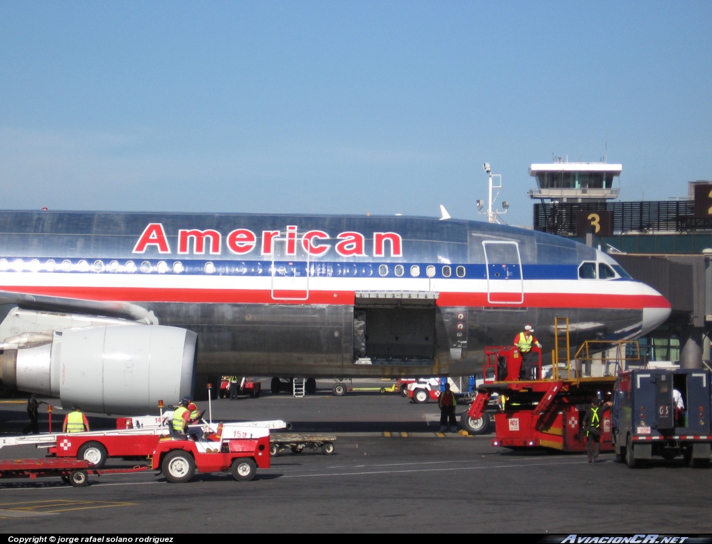 N18066 - Airbus A300B4-605R - American Airlines