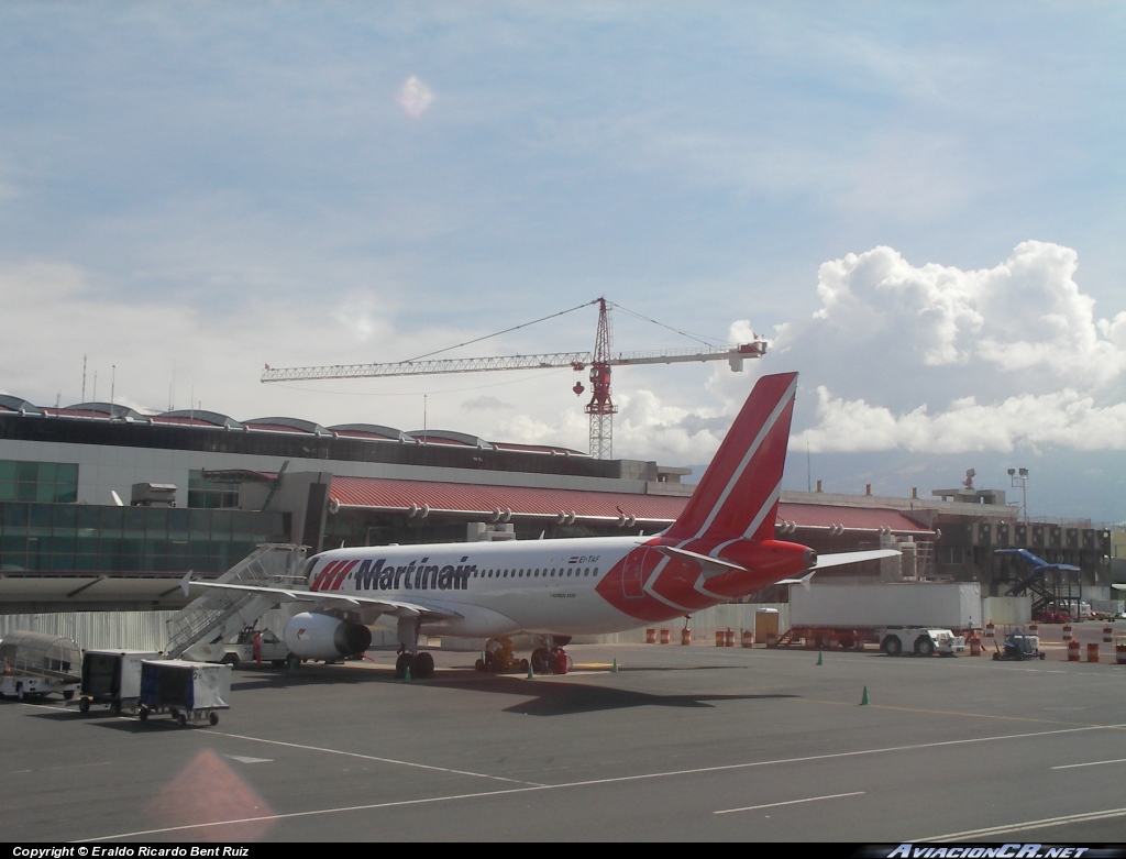 EI-TAF - Airbus A320-233 - Martinair