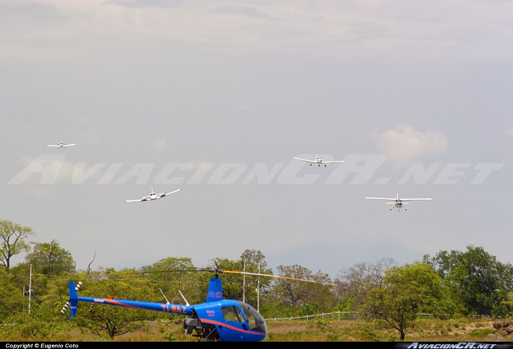 TI-ALH - Piper PA-34-200T Seneca II - ECDEA - Escuela Costarricense de Aviación