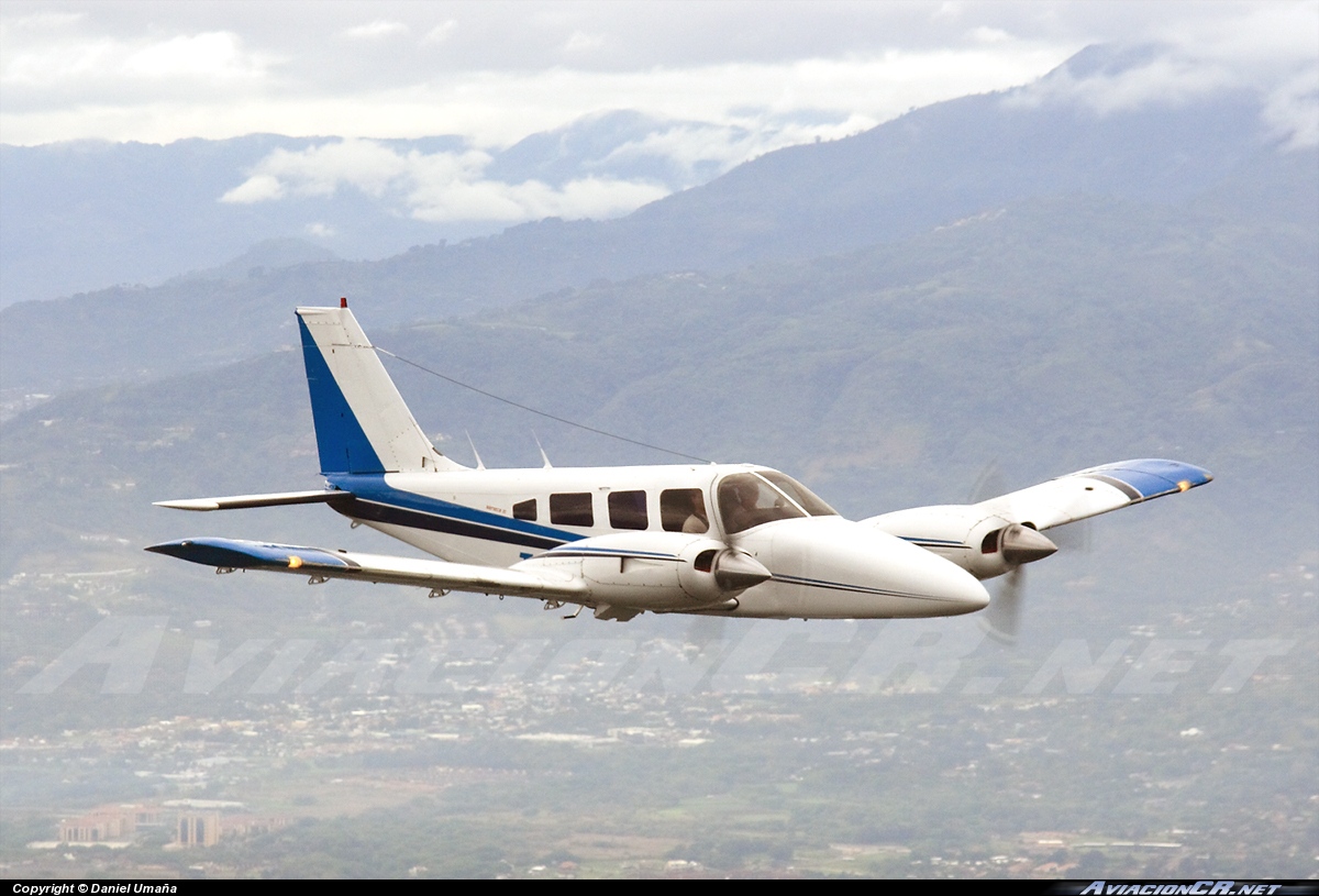TI-API - Piper PA-34-200T Seneca II - ECDEA - Escuela Costarricense de Aviación