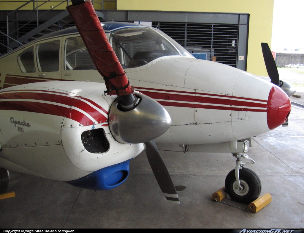 TI-RBE - Piper PA-23 Apache - IFA Instituto Formación Aeronautica.