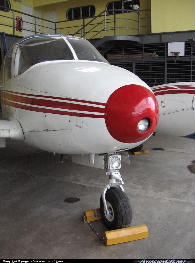 TI-RBE - Piper PA-23 Apache - IFA Instituto Formación Aeronautica.
