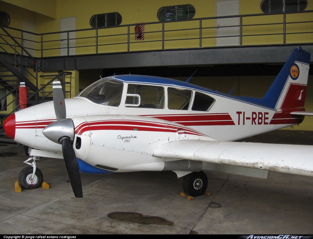 TI-RBE - Piper PA-23 Apache - IFA Instituto Formación Aeronautica.