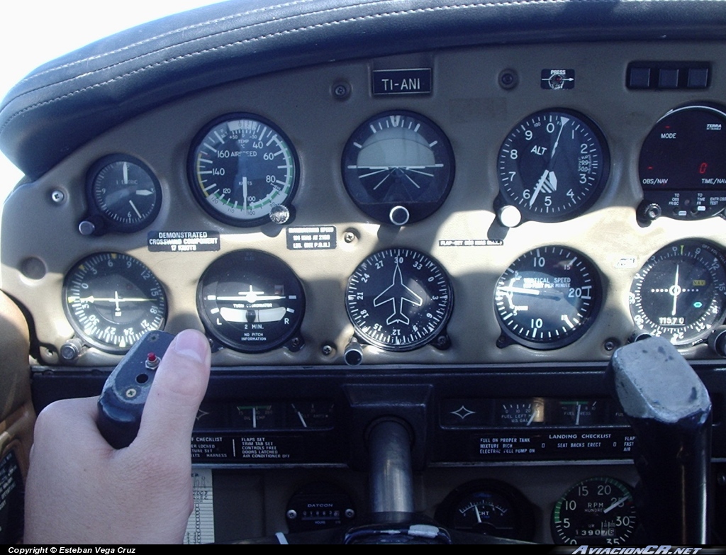 TI-ANI - Piper PA-28-181 Cherokee Archer II - ECDEA - Escuela Costarricense de Aviación