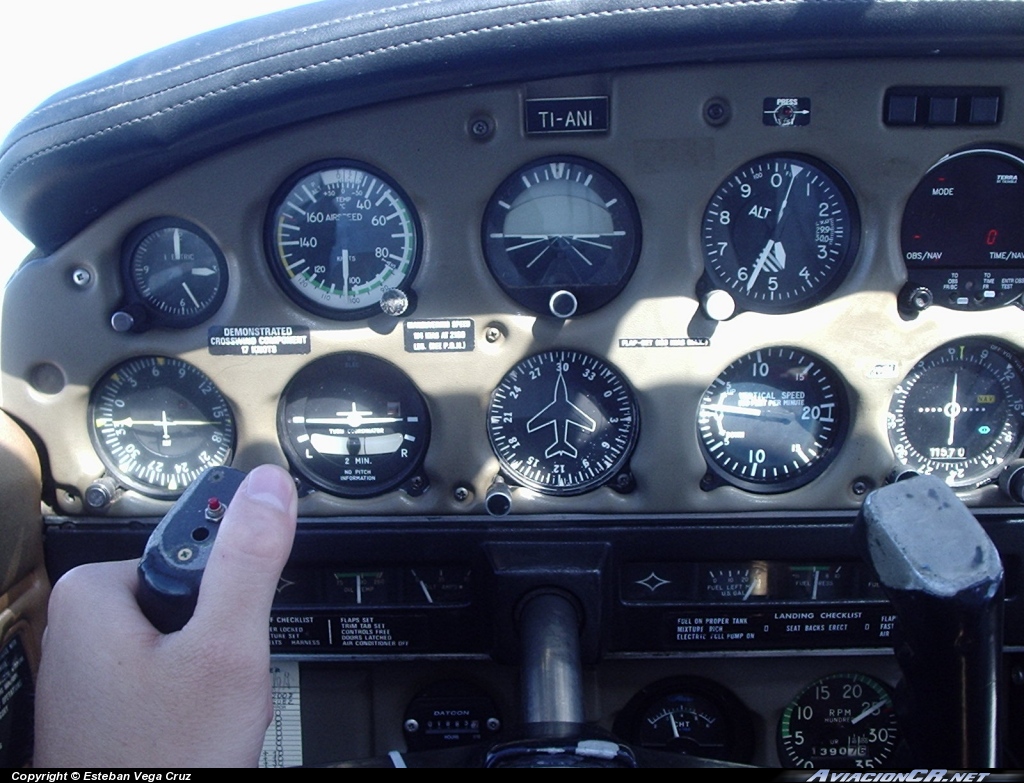 TI-ANI - Piper PA-28-181 Cherokee Archer II - ECDEA - Escuela Costarricense de Aviación