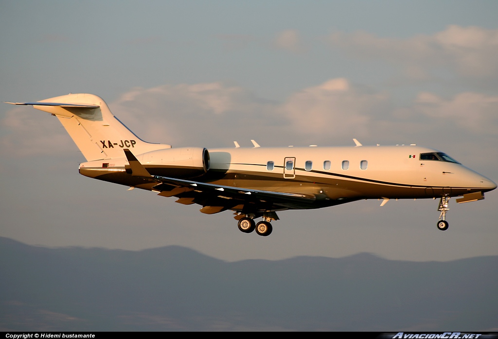XA-JCP - Bombardier BD-100-1A10 Challenger 300 - Privado