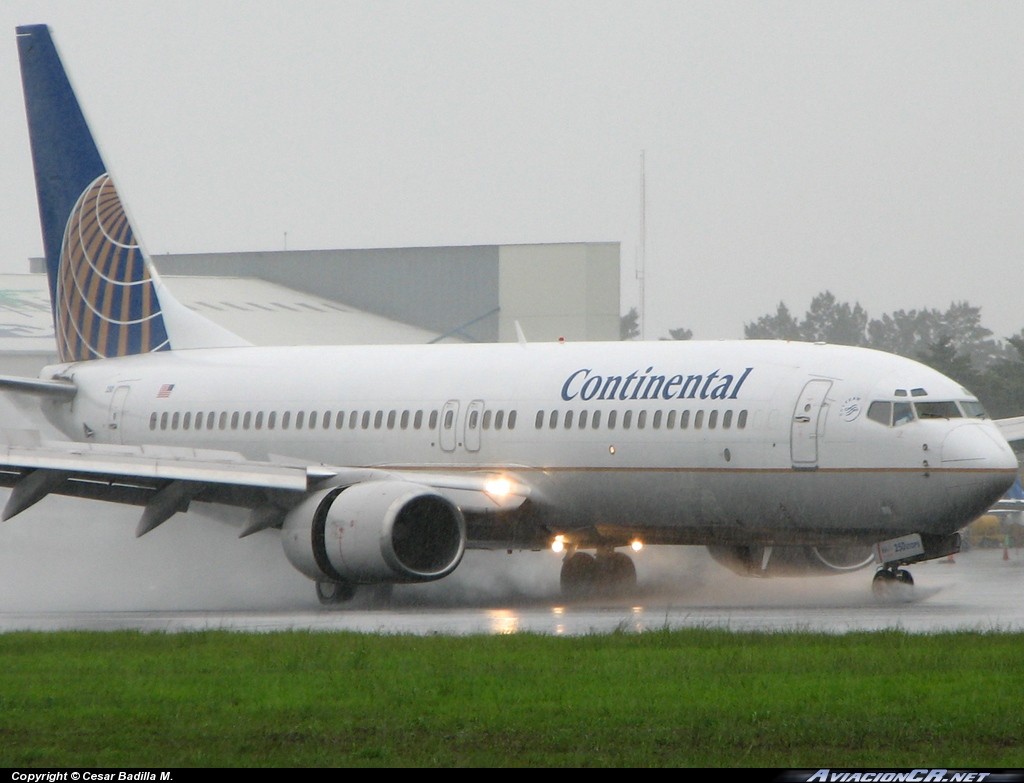 N14250 - Boeing 737-800 - Continental Airlines