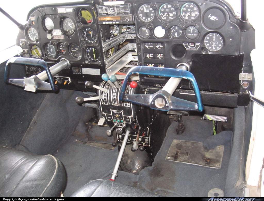 TI-RBE - Piper PA-23 Apache - IFA Instituto Formación Aeronautica.