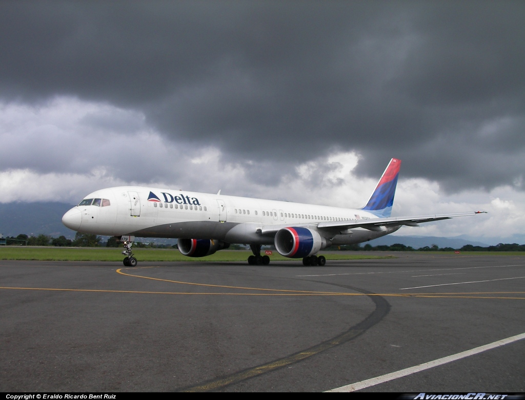 N679DL - Boeing 757-232 - Delta Air Lines