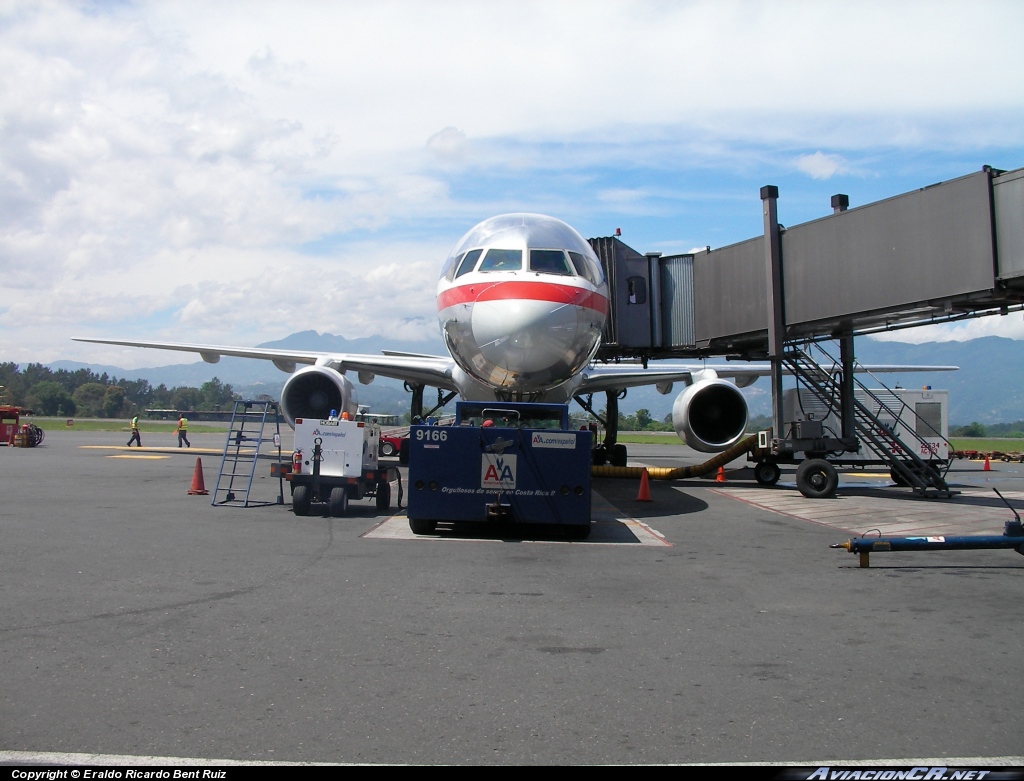 N697AN - Boeing 757-223 - American Airlines