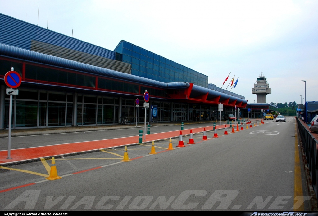 LEXJ - Terminal - Aeropuerto