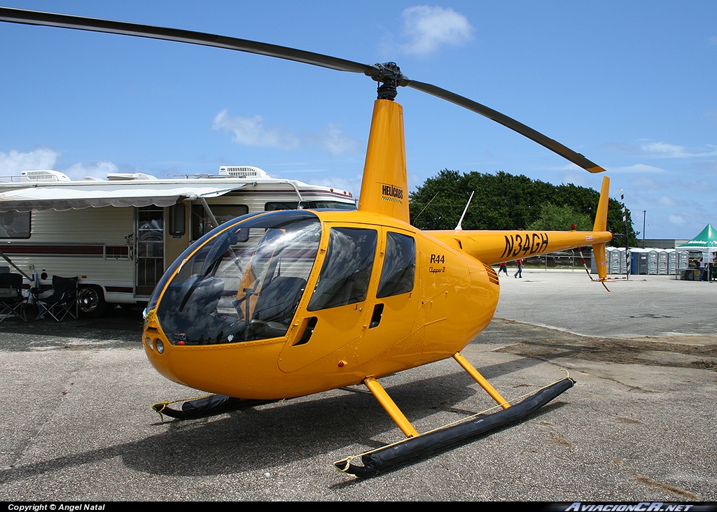 N34GH - ROBINSON R44 - Privado