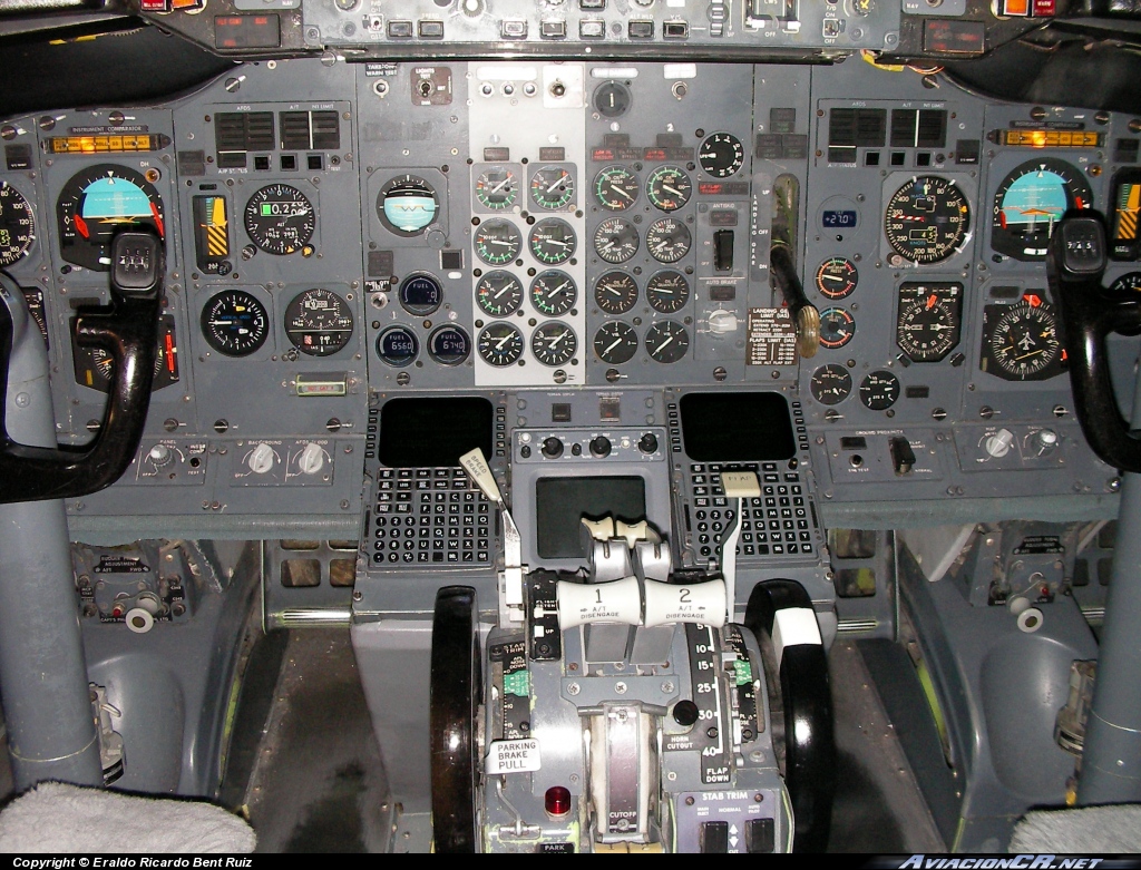 N69348 - Boeing 737-300 - Continental Airlines