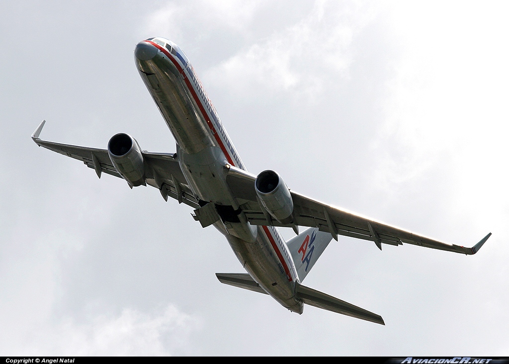 N689AA - Boeing 757-223 - American Airlines