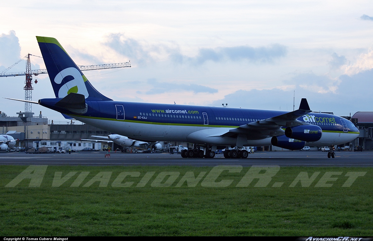 EC-KAJ - Airbus A340-311 - Air Comet