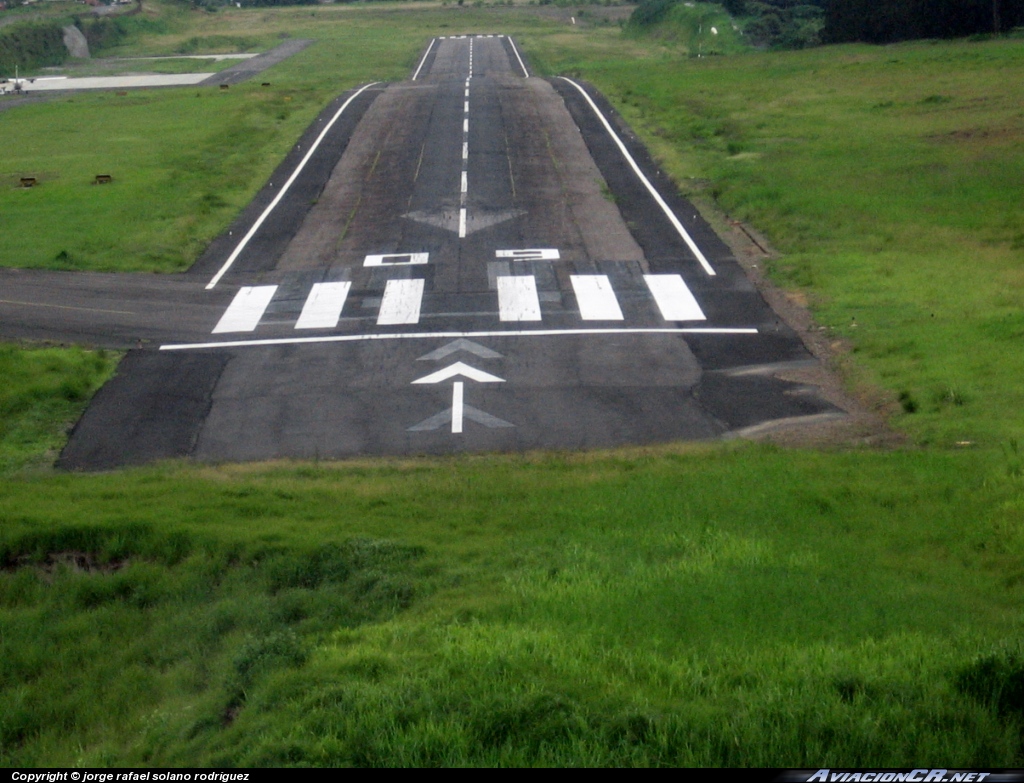 MRPV - Aeropuerto - Pista de aterrizaje