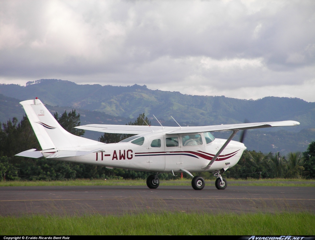 TI-AWG - Cessna U206F - Privado