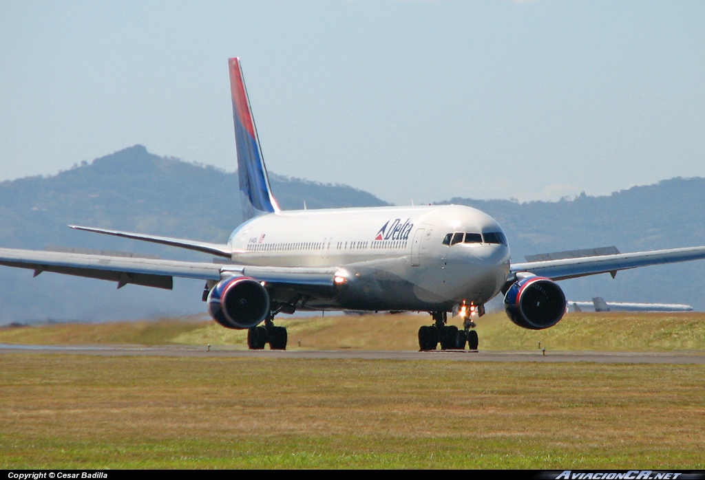 N144DA - Boeing 767-300 - Delta Air Lines