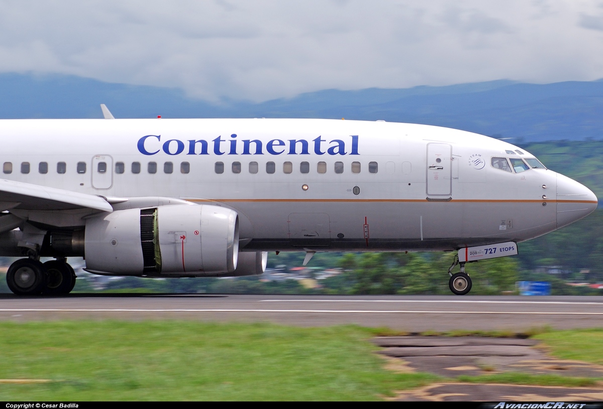 N38727 - Boeing 737-724 - Continental Airlines