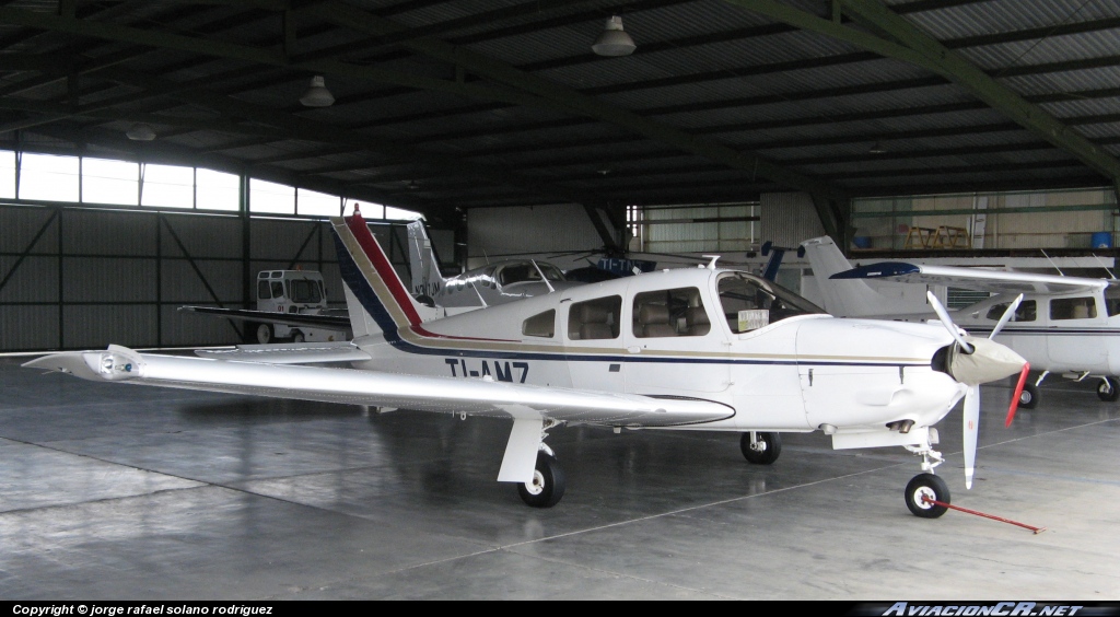 TI-AMZ - Piper PA-28R-200 Arrow - Privado