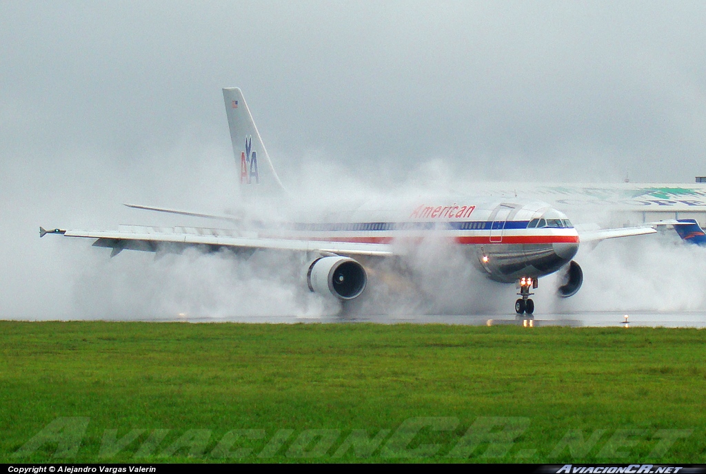 N7082A - Airbus A300B4-605R - American Airlines