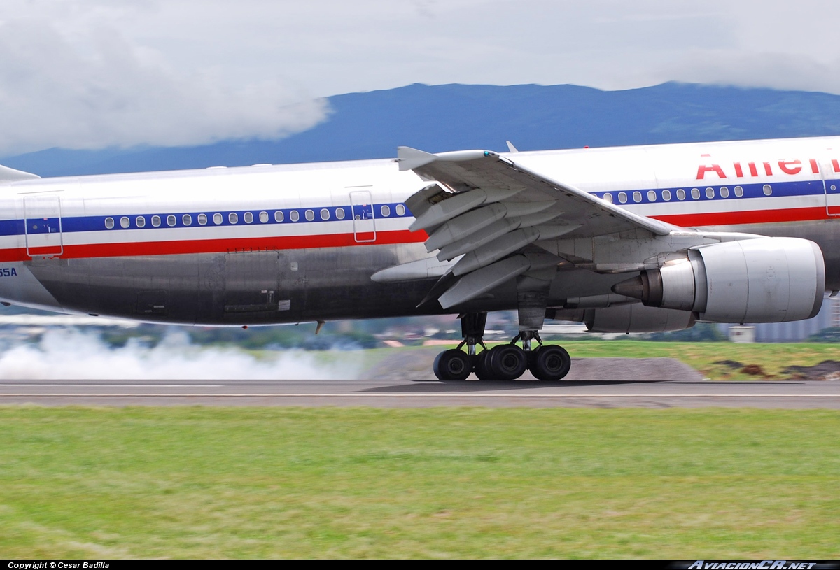 N7055A - Airbus A300B4-605R - American Airlines